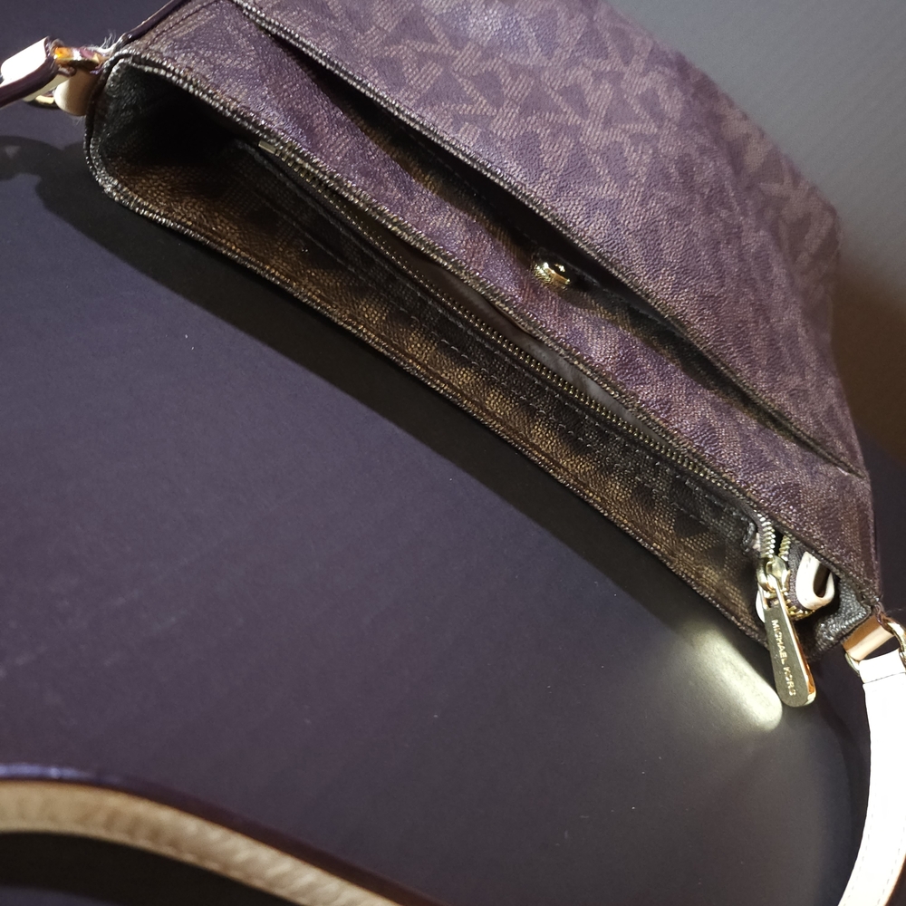 Michael Kors Black Signature Shoulder Bag - Picture 2 of 6